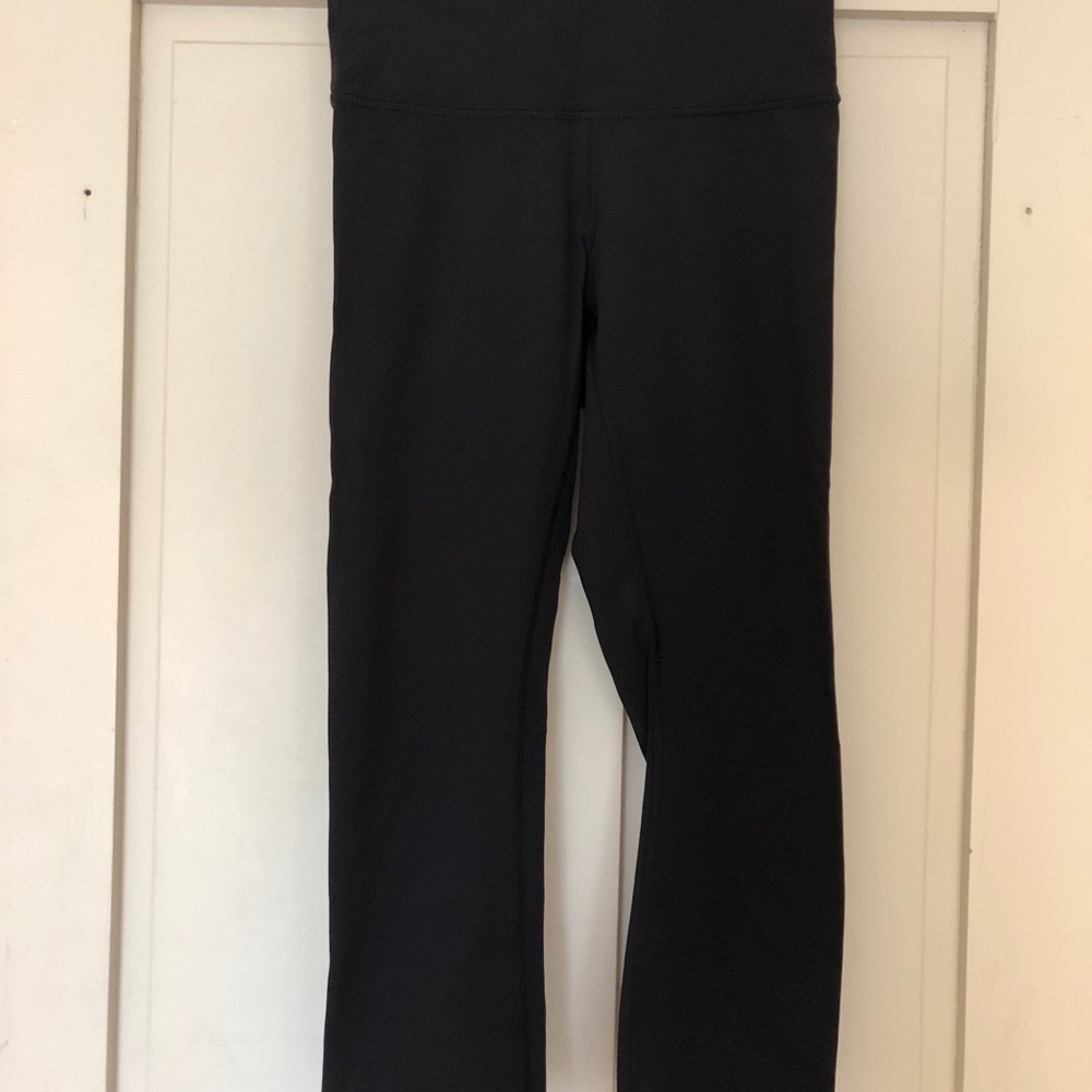 BARELY WORN Lululemon 28” Black Leggings!